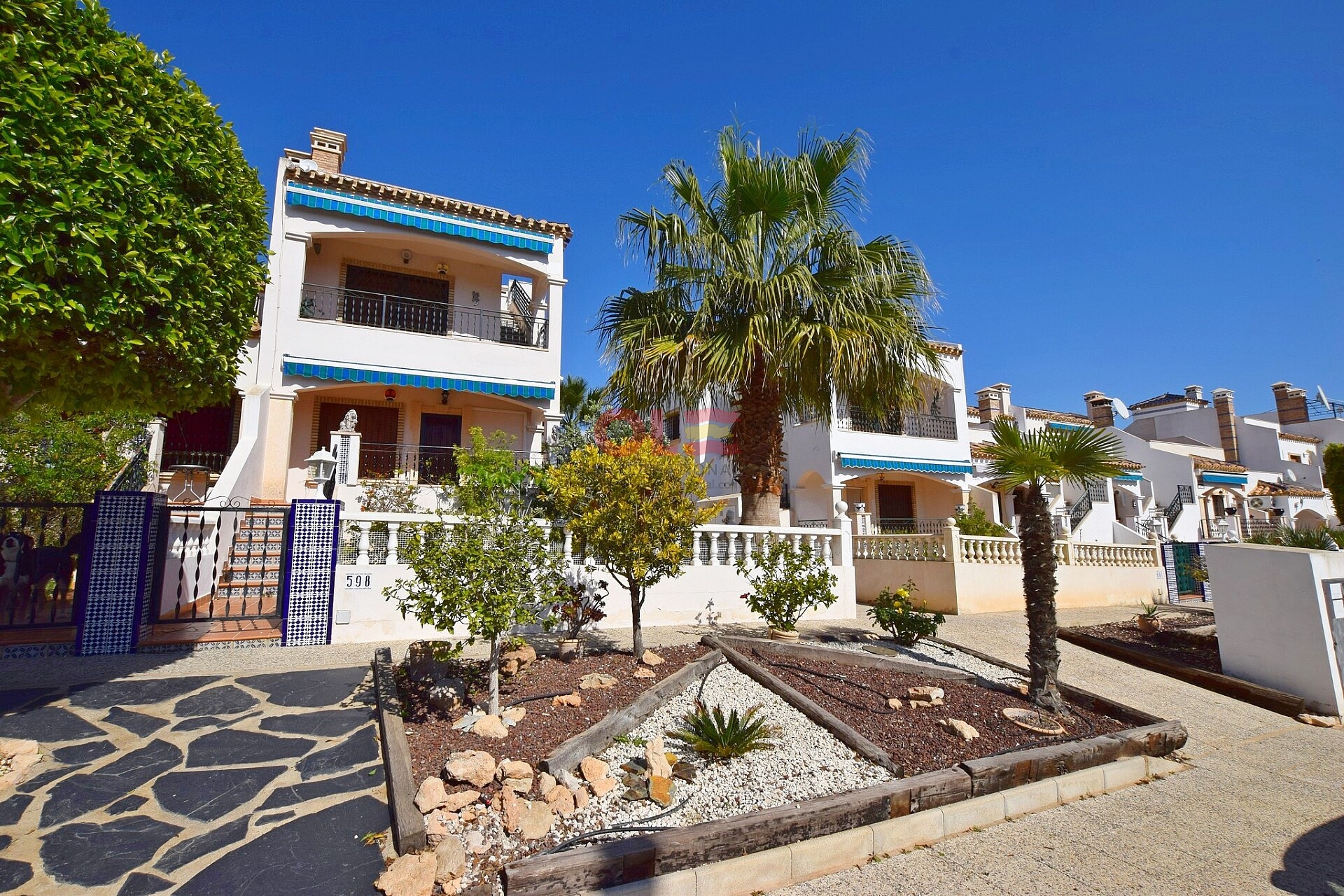 2 beds ground floor apartment with south-facing private garden in Villamartin *