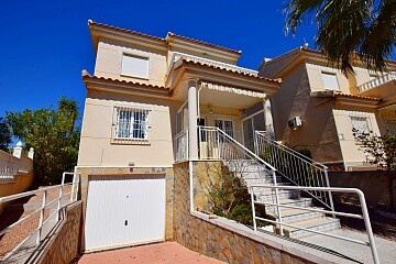 Chalet independiente de 3 dormitorios con vistas cerca de Villamartin  in Ole International