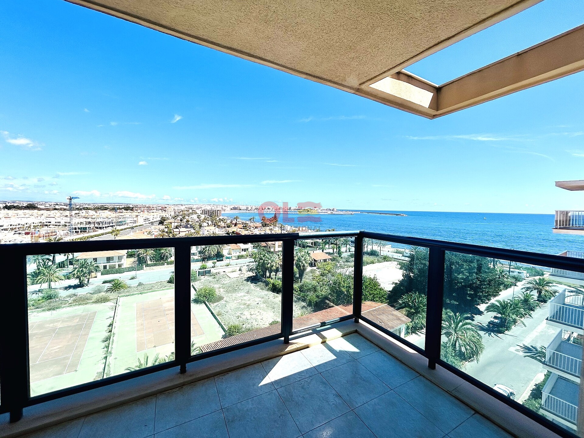 2 bedroom seafront apartment at the south of Torrevieja  *