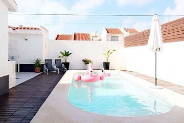 Maison jumelée de 3 chambres près de la mer à Torrevieja  in Ole International