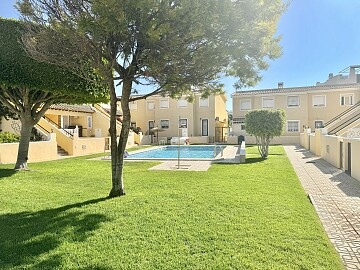 Apartamento de 2 dormitorios en planta alta en Villamartín in Ole International