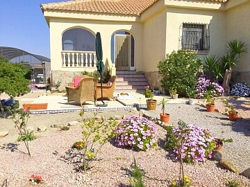 3 bedroom country house in a large plot in Torremendo  in Ole International