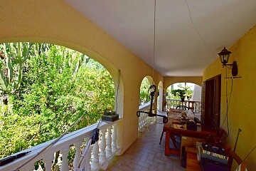 Villa mit 3 Schlafzimmern zum Renovieren in Villamartín  in Ole International