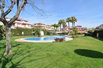 2 bedroom ground floor apartment with private garden in Ole International