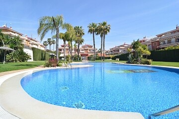 Apartamento en planta baja de 2 dormitorios con jardín privado in Ole International