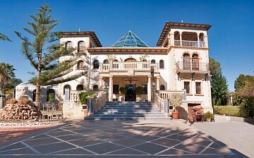 Chalet de lujo en Villamartín  in Ole International