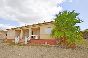 Chalets de campagne de 6 chambres à Dolores  in Ole International