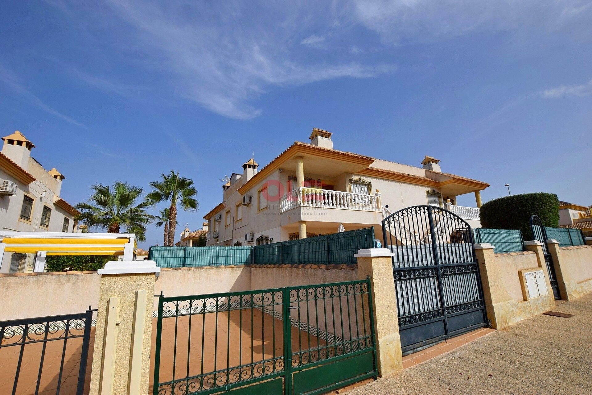 2 bedroom top floor bungalow with private solarium in Villamartin  *