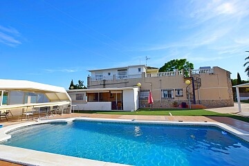 Chalet de campagne avec potentiel pour un futur hôtel à Rojales  in Ole International