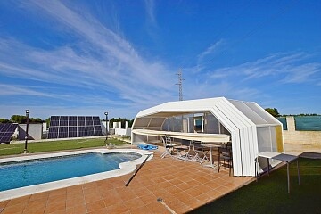 Chalet de campagne avec potentiel pour un futur hôtel à Rojales  in Ole International