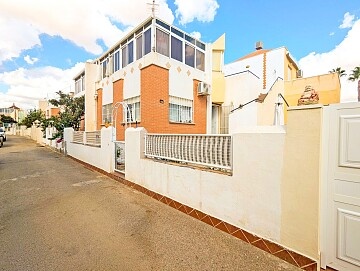 Casa bifamiliare con 3 camere da letto con giardino e solarium a Los Altos  in Ole International