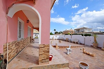 3 bedroom ground floor semidetached villa near Cabo Roig  in Ole International