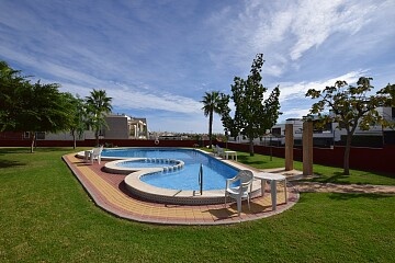 Bungalow de 2 chambres au rez-de-chaussée à Los Altos  in Ole International