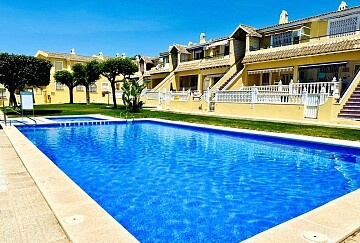 Apartamento de 2 dormitorios en Villamartín  in Ole International