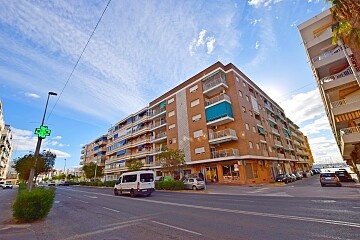 Spacious 2 bedroom apartment near the beach in El Acequión  in Ole International