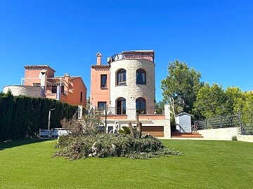 Villa indipendente con 4 camere da letto a San Miguel de Salinas in Ole International