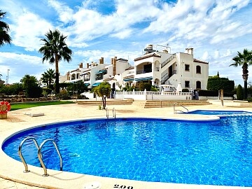 Bungalow med 2 sovrum på bottenvåningen med trädgård och solarium i Villamartin * in Ole International