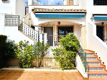 Bungalow de 2 dormitorios en planta baja con jardín y solárium en Villamartin * in Ole International