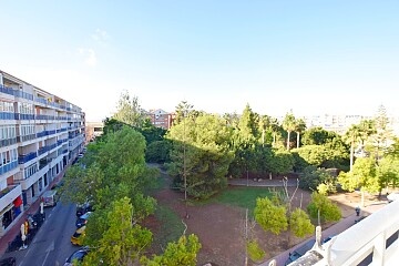 Amplio apartamento de 3 dormitorios con gran terraza al lado playa Acequión in Ole International