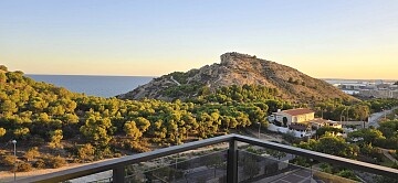 Penthouse de luxe spacieux avec 3 chambres, solarium privé sur l'Avenida de Denia in Ole International