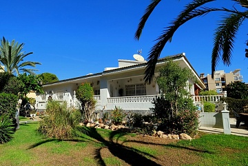 3 bedroom large detached villa near the beach in Punta Prima in Ole International