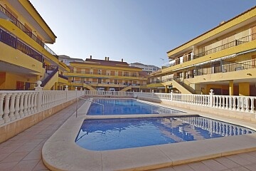 2 bedroom townhouse 200 m. walk to Playa de la Mata  in Ole International