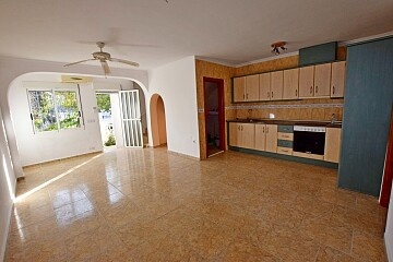 3 beds townhouse near the shopping center La Fuente & Villamartin * in Ole International