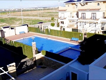 Adosado de 3 dormitorios al lado de la playa de Higuericas en La Torre de la Horadada in Ole International