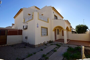 3 bedroom semidetached villa 100 metres walk to the beach  in Ole International