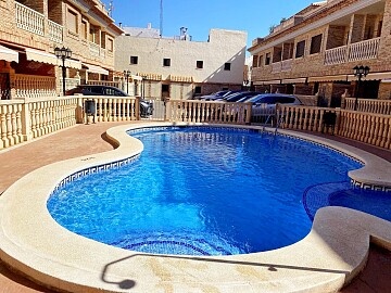 5 bedroom townhouse near the beach, with communal pool in El Mojón in Ole International