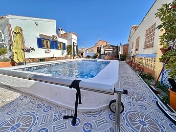 4 bedroom villa in Playa Flamenca in Ole International