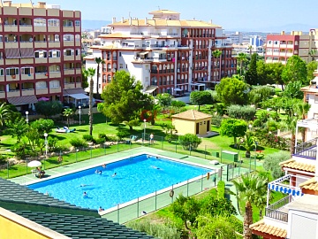 Apartamento de 2 dormitorios cerca del mar en La Mata in Ole International