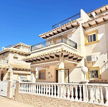 2 bedroom townhouse in Playa Flamenca in Ole International