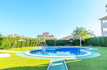 Stadthaus mit 2 Schlafzimmern in La Zenia in Ole International