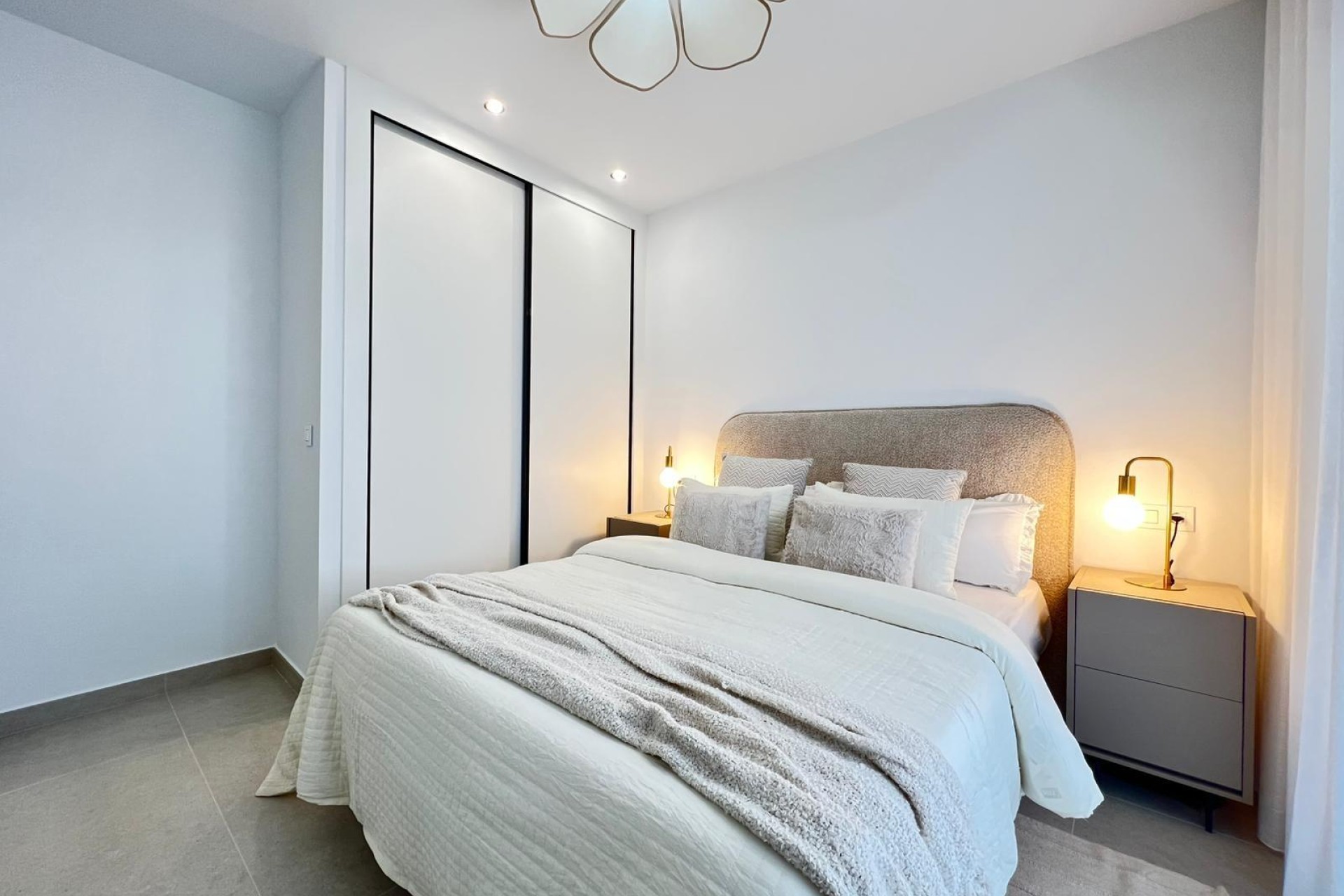 Новое здание - Villa - Benferri - Benfis Park