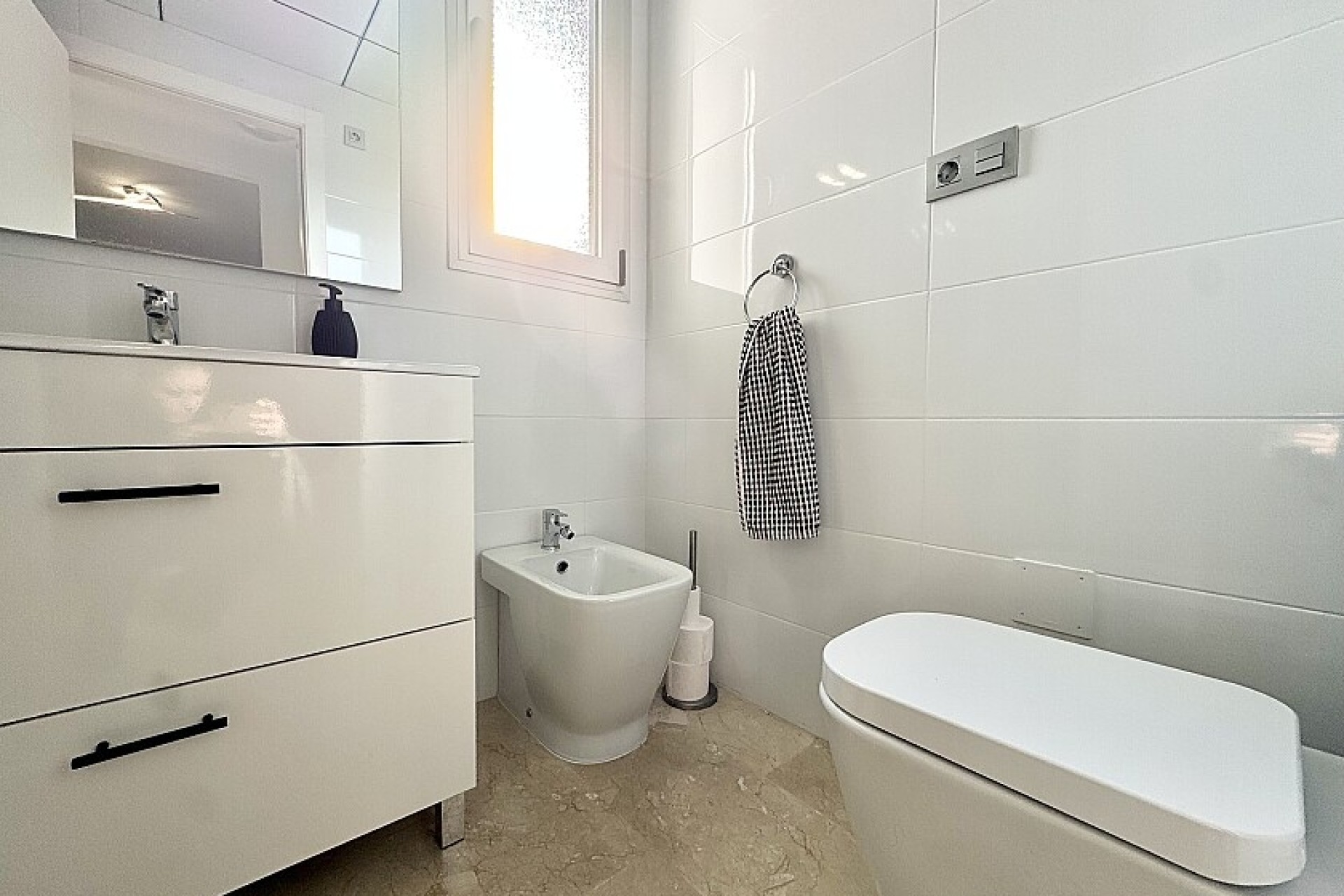 Odsprzedaż - Apartment - Orihuela Costa - Villamartin area