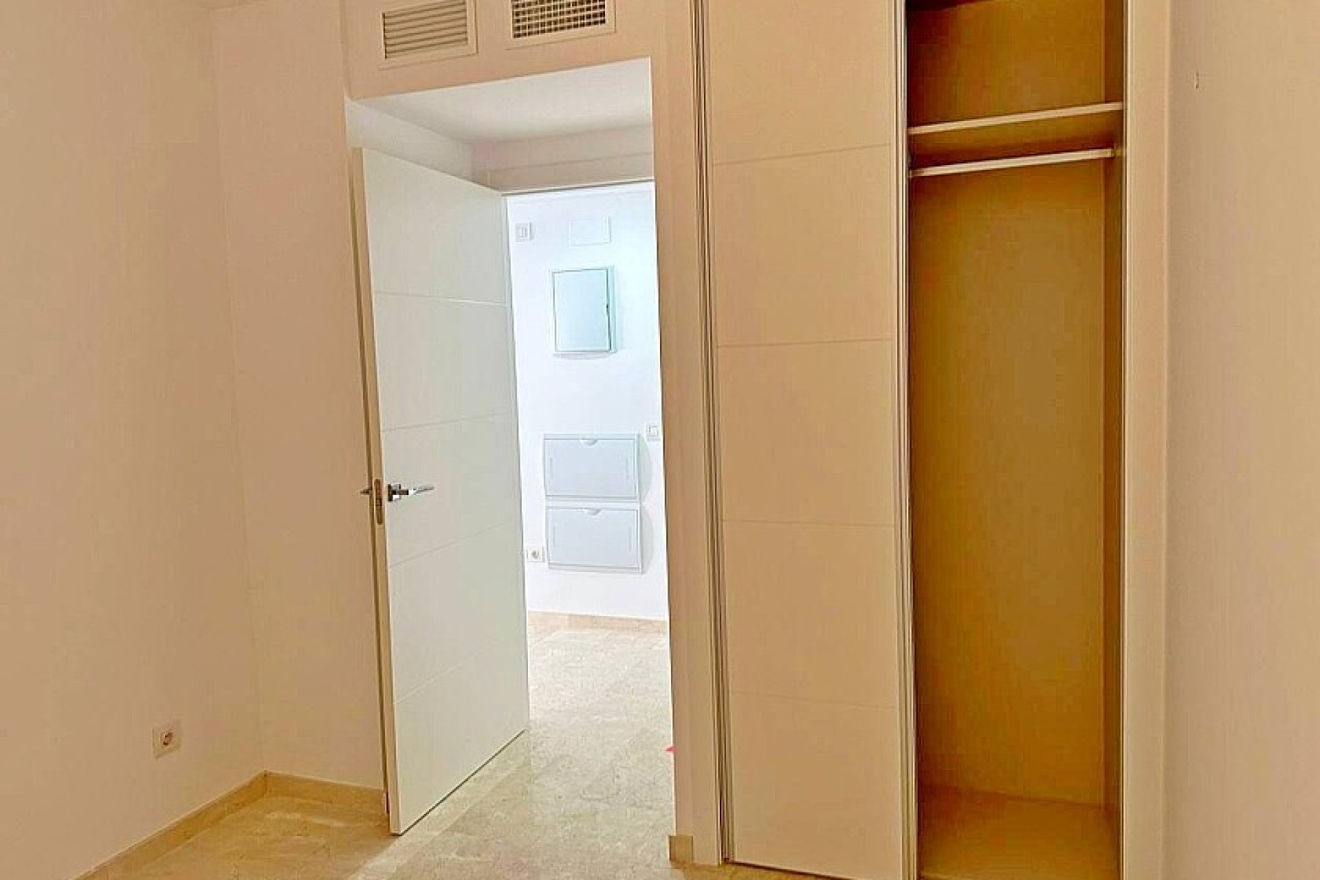 Odsprzedaż - Apartment - Punta Prima
