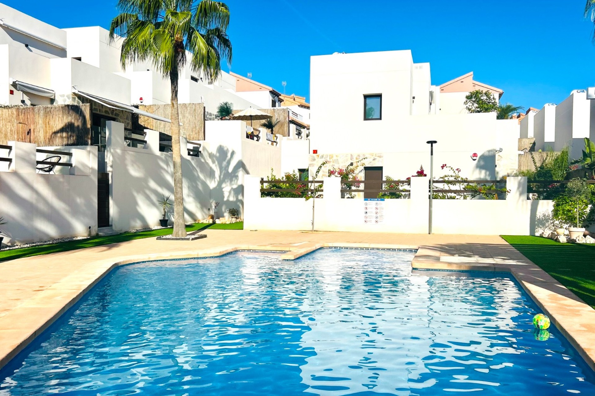 Odsprzedaż - Villa - Orihuela Costa - Villamartín