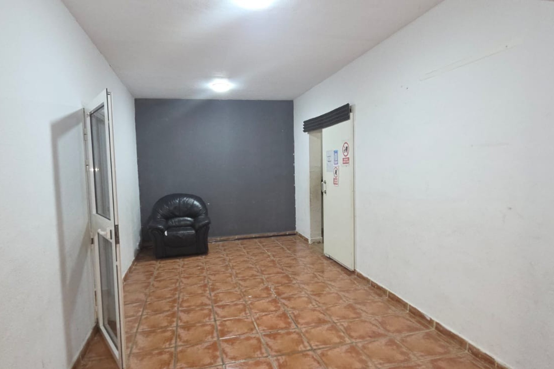 Перепродажа - Promyshlennaya yedinitsa - Torrevieja - Polígono industrial