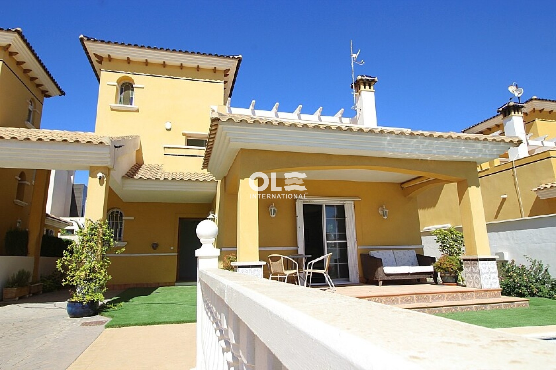 Перепродажа - Villa - Orihuela Costa - La Zenia