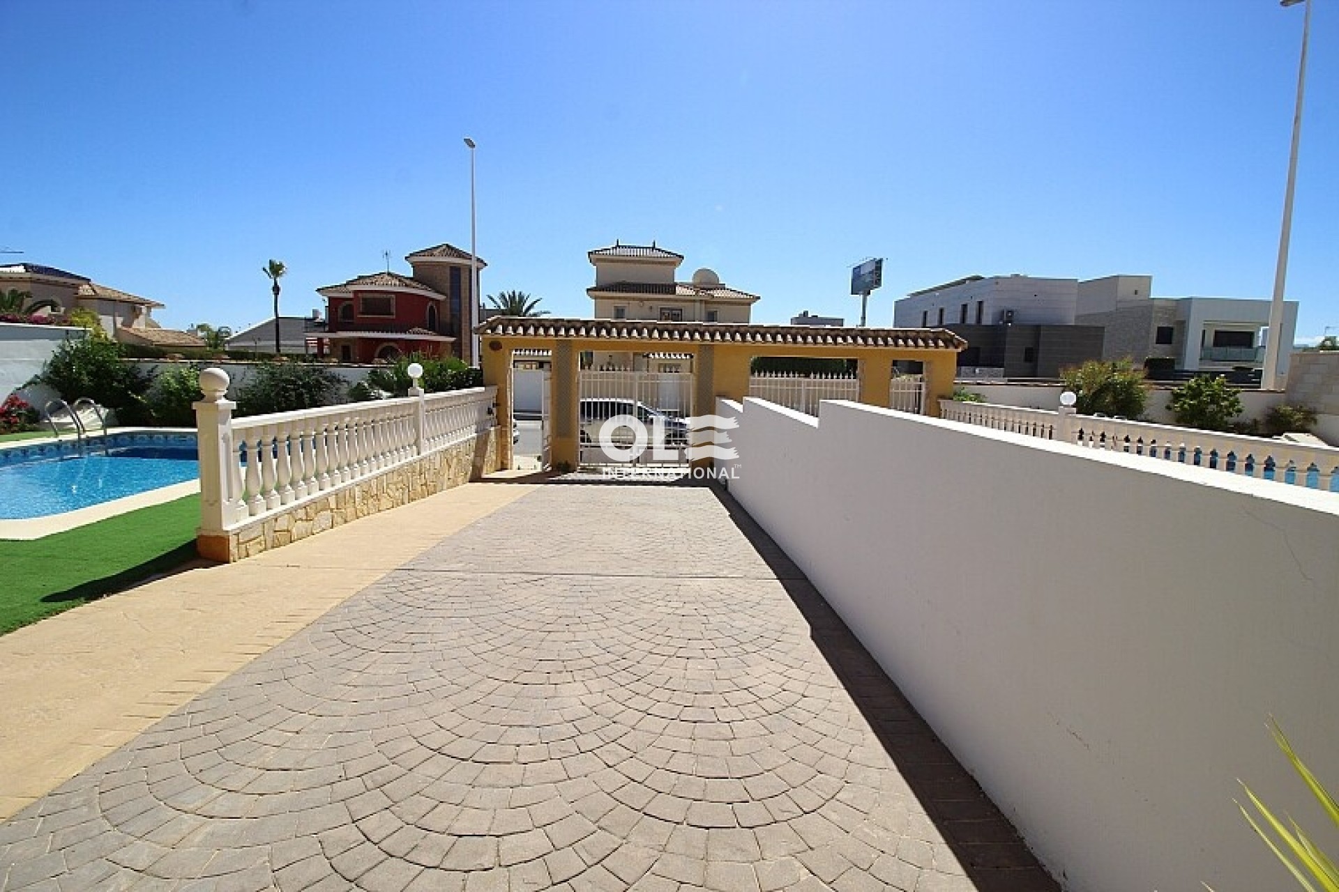 Перепродажа - Villa - Orihuela Costa - La Zenia