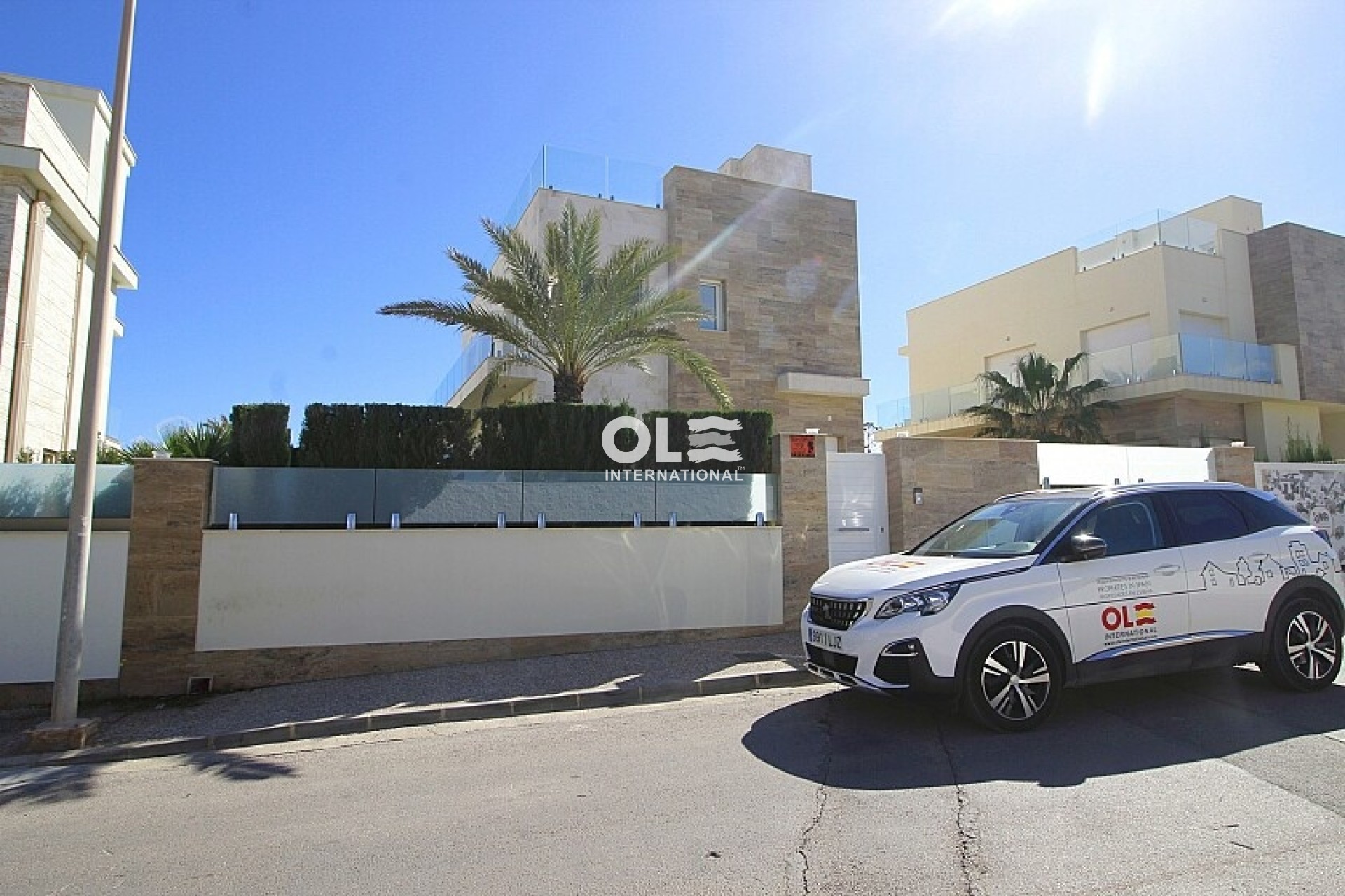 Перепродажа - Villa - Orihuela Costa - La Zenia