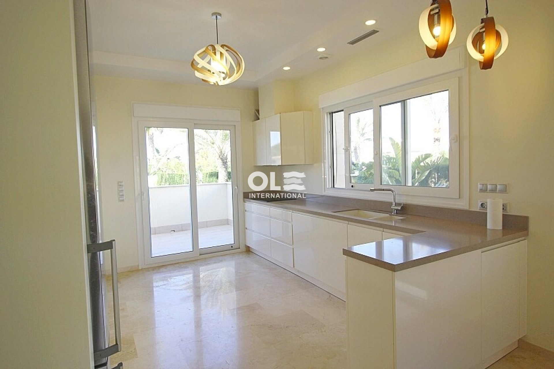 Перепродажа - Villa - Orihuela Costa - La Zenia