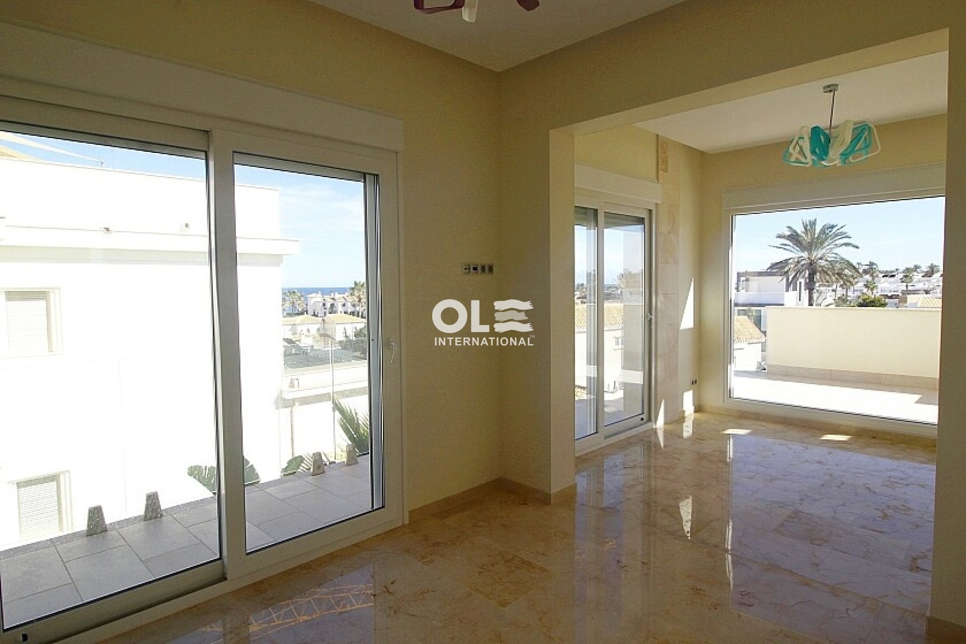 Перепродажа - Villa - Orihuela Costa - La Zenia