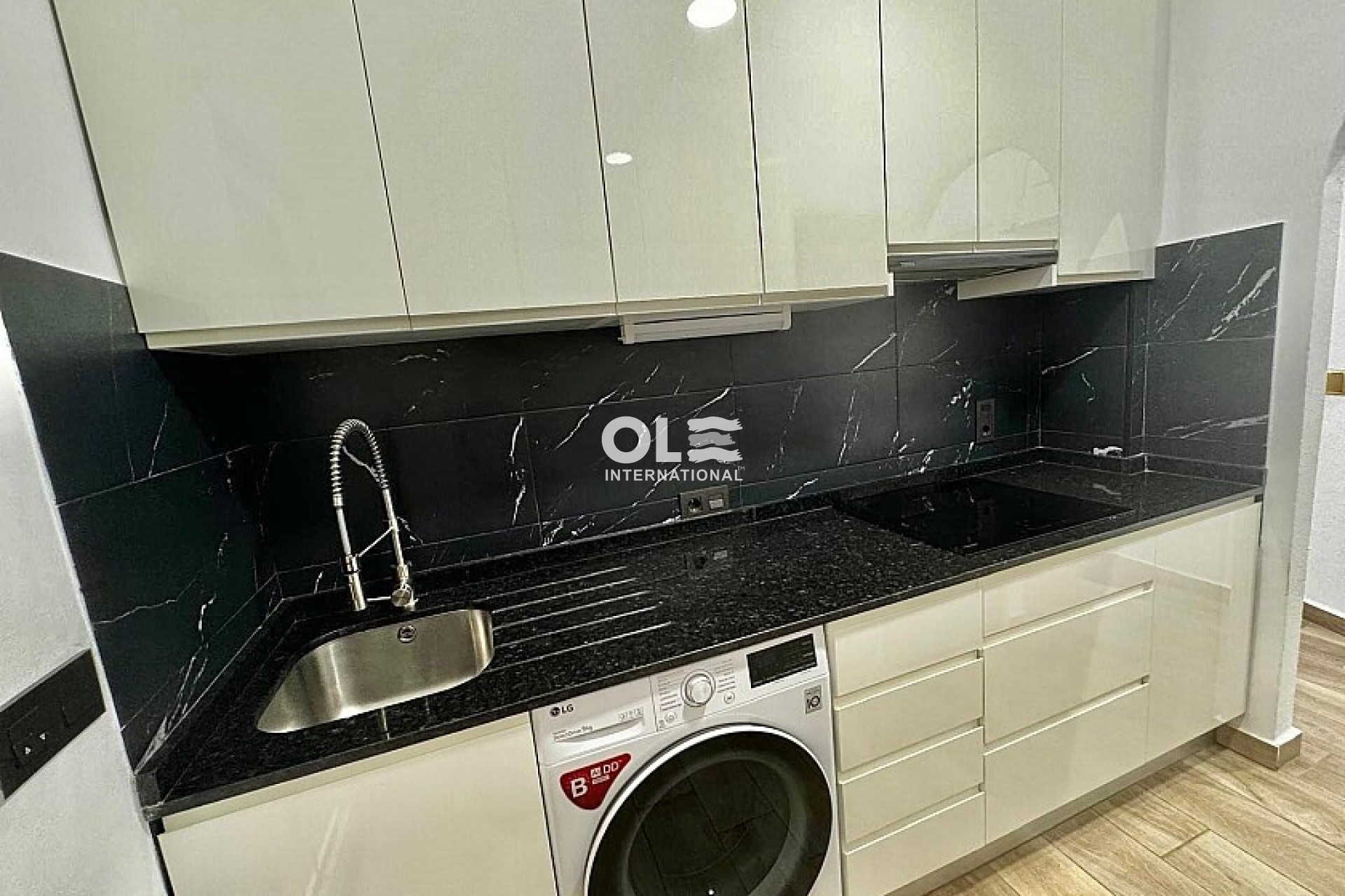 Resale - Apartment - Torrevieja - Playa de los Locos