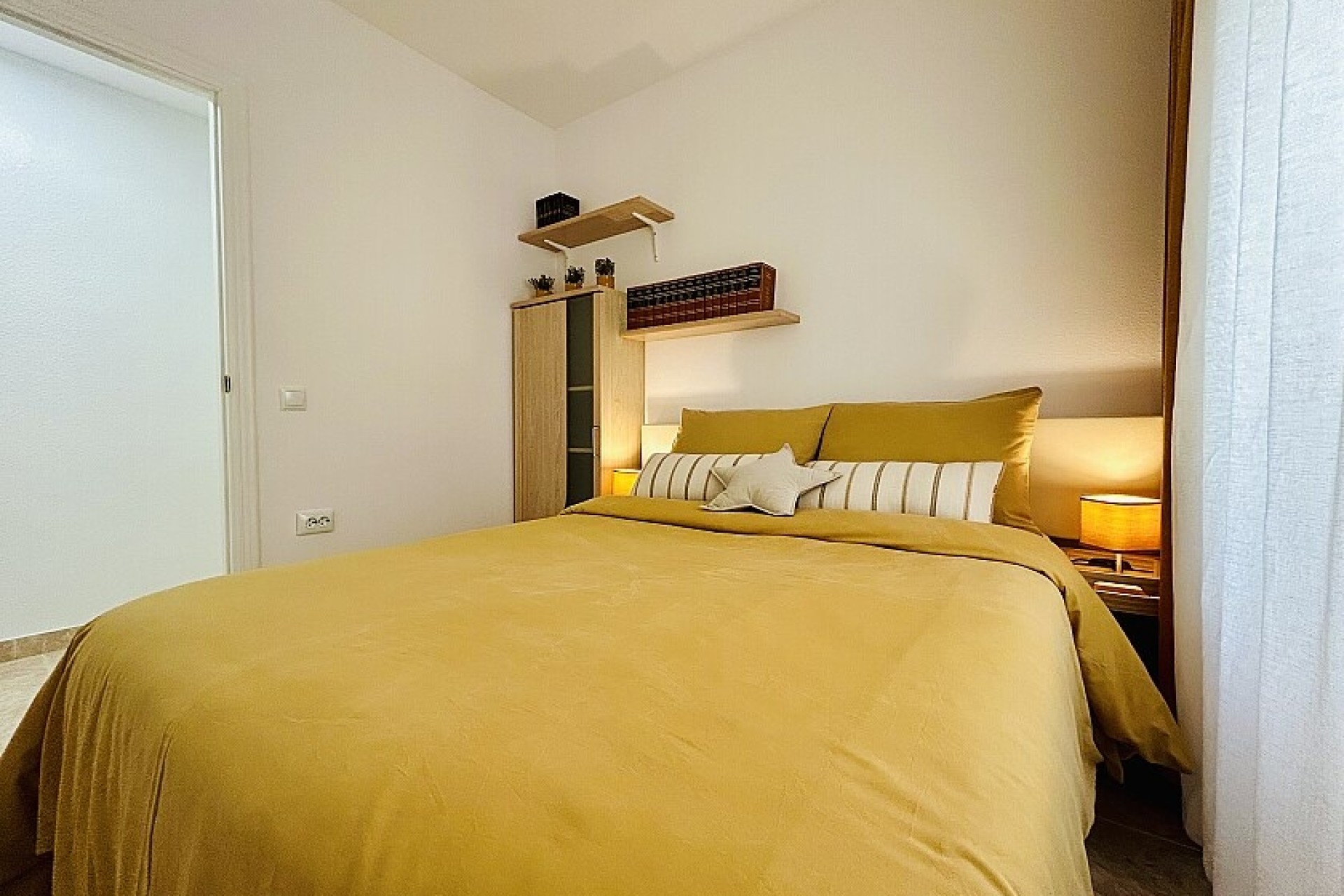 Resale - Apartment - Torrevieja - Playa del Acequión