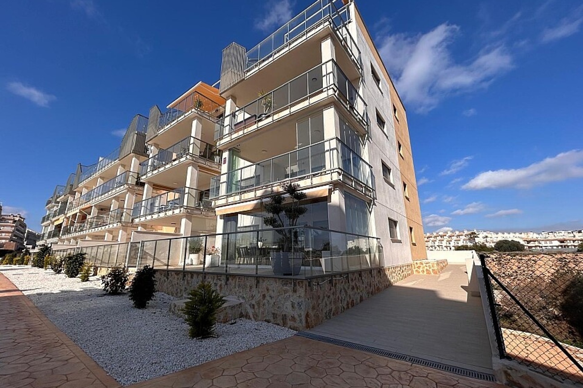 Resale - Apartment - Villamartin