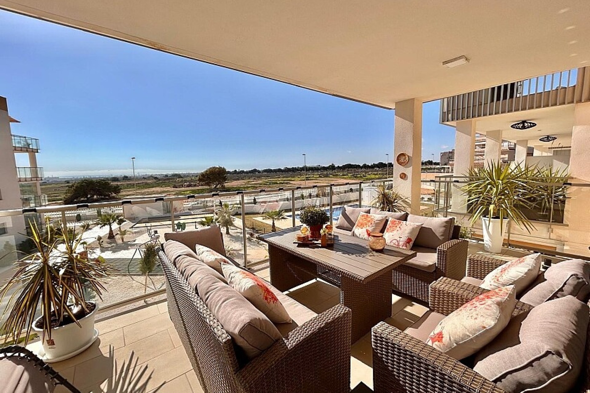 Resale - Apartment - Villamartin
