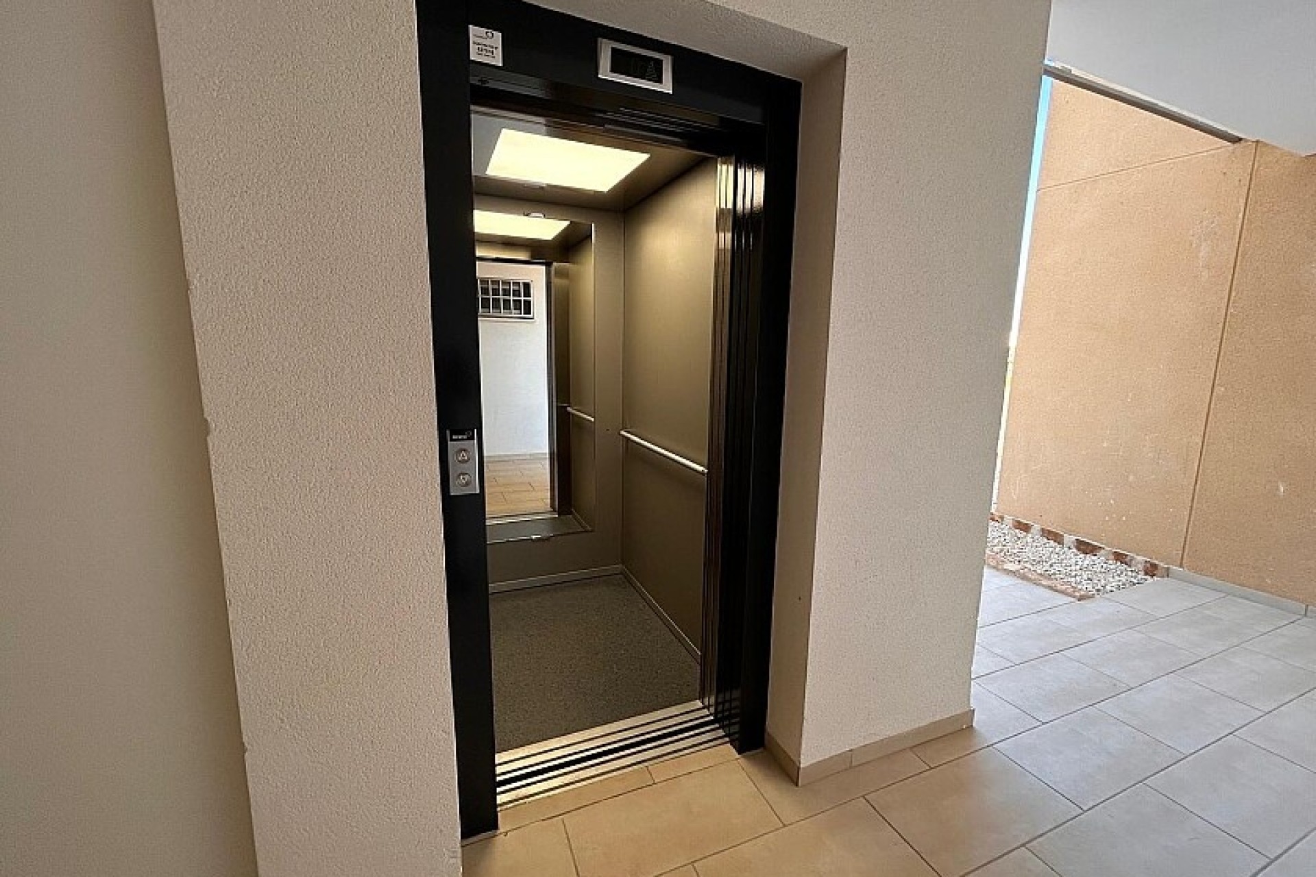 Resale - Apartment - Villamartin