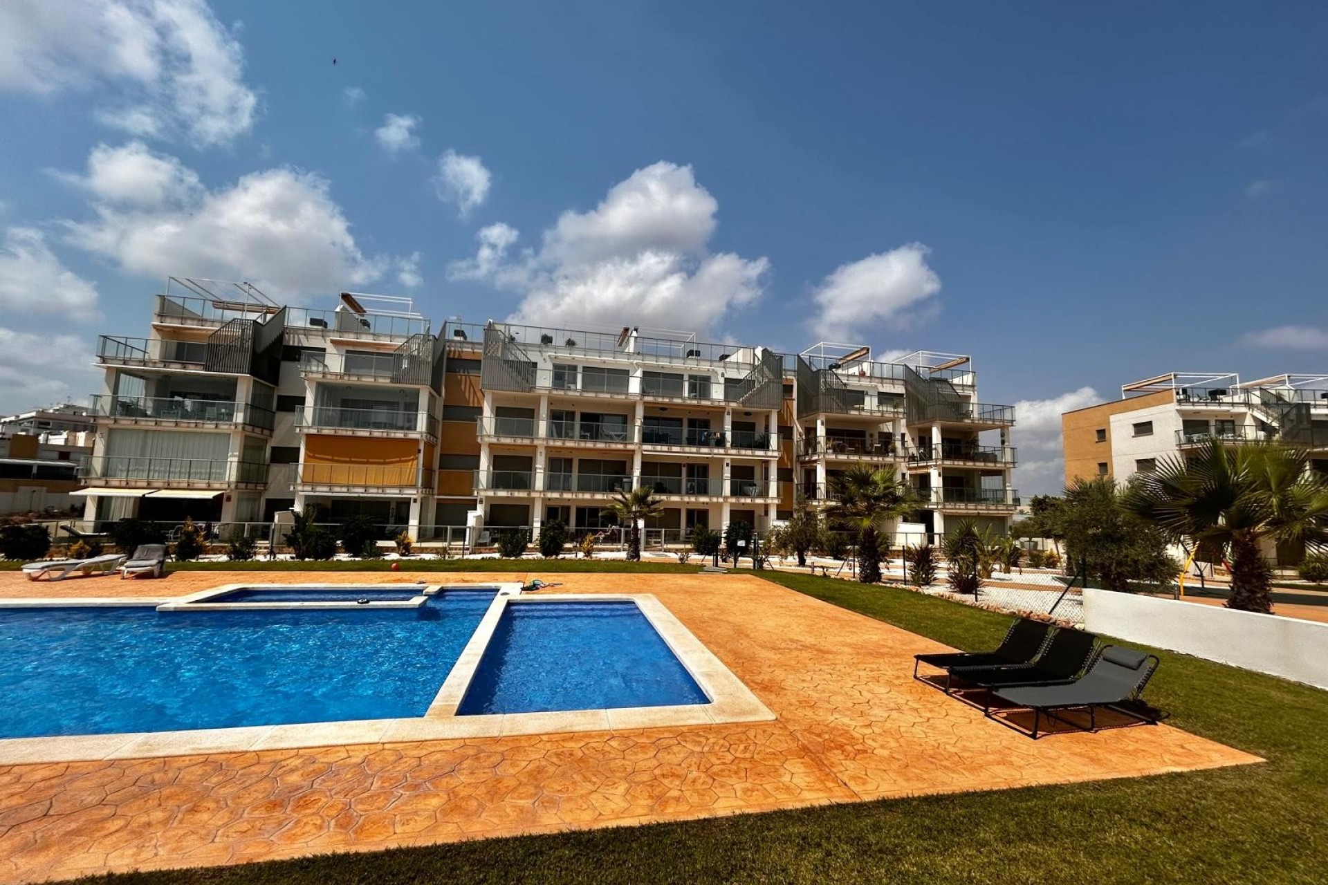 Resale - Apartment - Villamartin